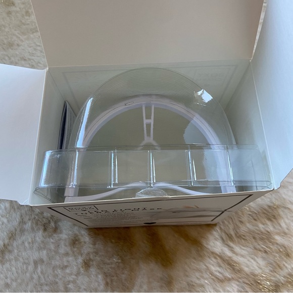 NIB LED Light Therapy Mask - Picture 4 of 5